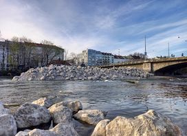 Steinwall an der Reichenbachbrücke