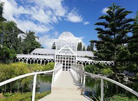 Aquila Crystal Palace Tagaytay