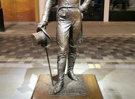 Beau Brummell Statue