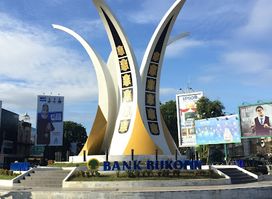 Tugu Simpang Lima
