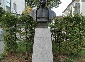 Mahatma-Gandhi-Statue