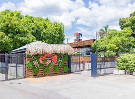 Lucky Crab Seafood Bar and Grill