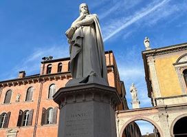 Statua di Dante Alighieri