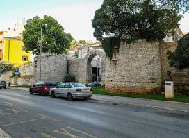Pula/Pola ancient walls