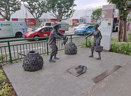 Simon Road Market Statue