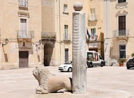 Column of Shame or Column of Justice