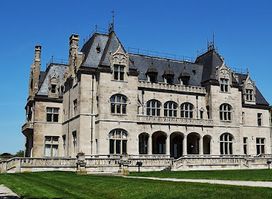 Newport Gilded Age Mansion Trolley Tour