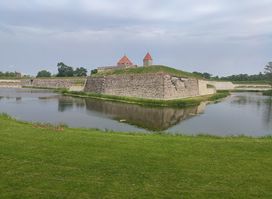 Kuressaare linnuse vallikraav