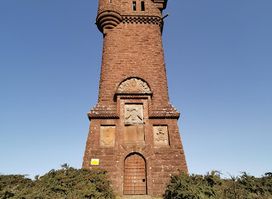 Airlie Monument