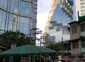 Thong Lo Market