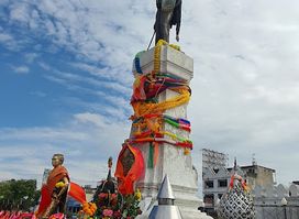 Thao Suranari (Ya Mo) Monument