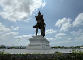 រង្វង់មូលព្រះថោងនាងនាគ