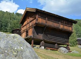 Nore og Uvdal Bygdetun (og Uvdal stavkirke)