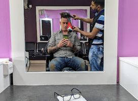 Looks & Locks, a Unisex Salon n Spa