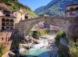 Stone Bridge (Pont de Pierre)
