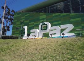 Cartel La Paz con altura