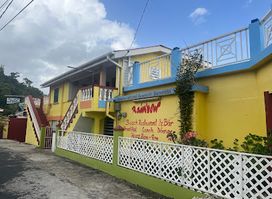 Rainbow Beach Apartments & Rooms