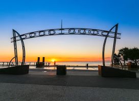 Surfers Paradise Sign