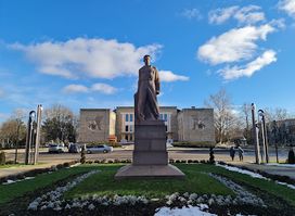 Pavel Tkachenko Statue
