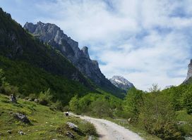Ropojana valley