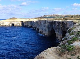 Big Cave - Għar tal-Qrewis
