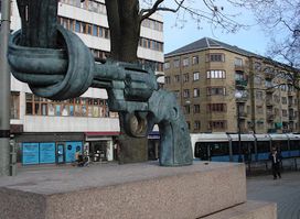 The Knotted Gun