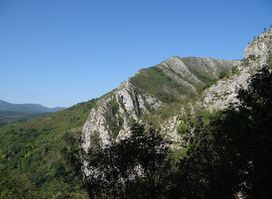 Peștera zidită Mada