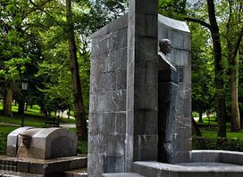 Monument to Leopoldo Alas