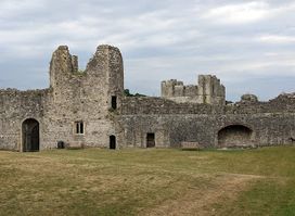 Castell Cas-gwent / Chepstow Castle