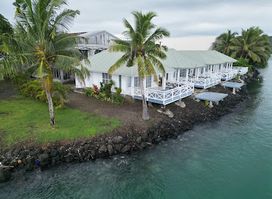 Kuki’s by the Harbor