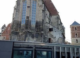 Pawilon Archeologiczny z pozostałościami romańskiego kościoła św. Mikołaja z XI wieku