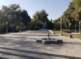 Mirzo Ulug'bek haykali