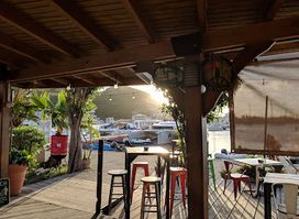Lagoonies Bistro & Bar
