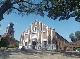 Santa Monica Parish Church (Sarrat Church)