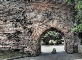 The southern gate of the Castle (Porta jugore e Kalasë)