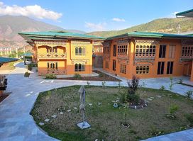 Paro Grand