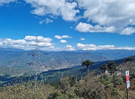 View Point and Shed, Chele La
