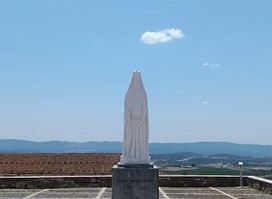 Estátua da Rainha Santa Isabel