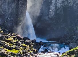 Hænubrekkufoss waterfall