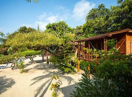 Harry's Cozy Cabanas