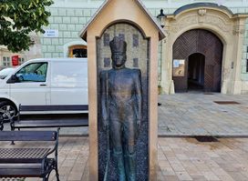 City ​​Guard Statue