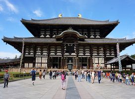 Todaiji Kondo Hakkaku Toro (Bronze Octagonal Lantern)