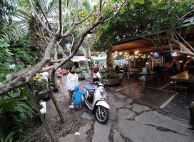 Sunday Market