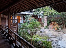 Naramachi Nigiwai-no-le