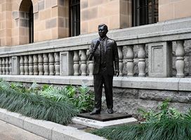Dr Clem Jones AO Memorial Statue