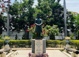 Statue of Salar Jung III