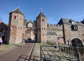 Couple Gate