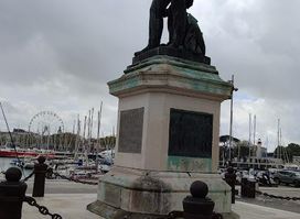 Statue de l'amiral Duperré