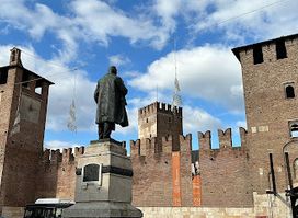 Statua di Camillo Benso Conte di Cavour