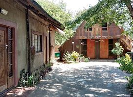 Elephant Trail Guesthouse and Backpackers
